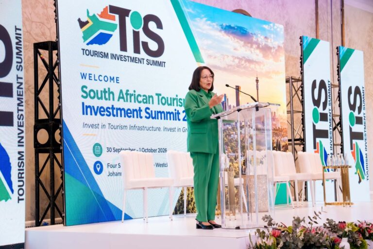 De Lille Pushes R3.5bn Tourism Pipeline as Sector Outperforms Agriculture, Construction